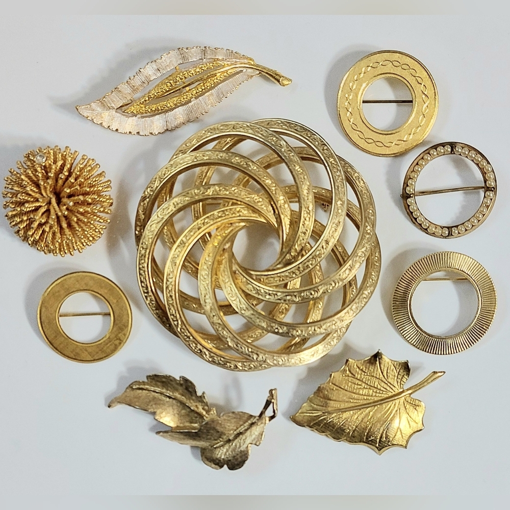 Group Of Vintage Brooch Pins Gold And Pearls